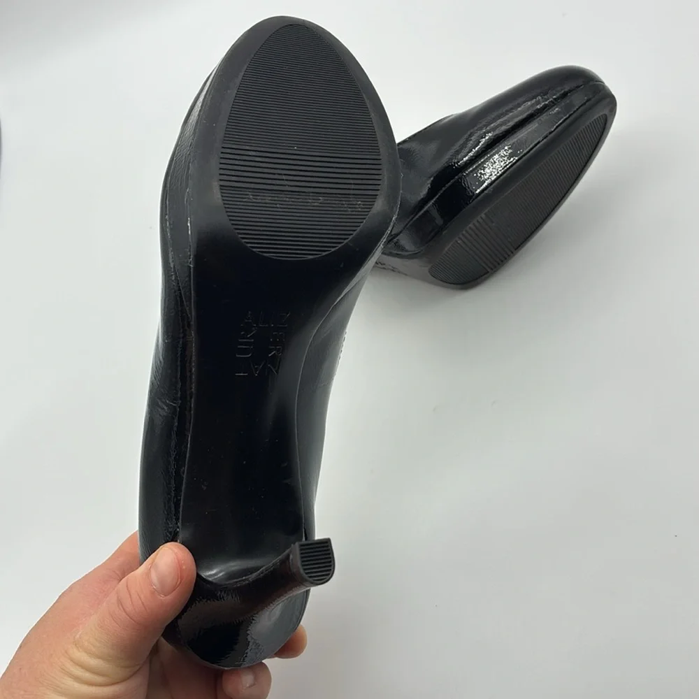 Naturalizer Women's Black Pumps size 5